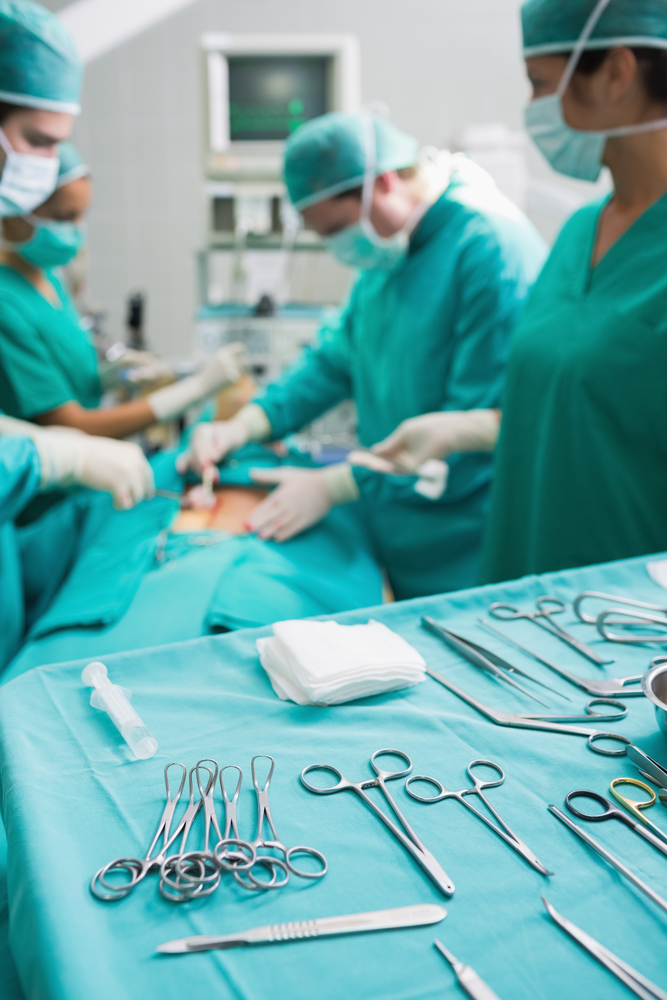 Surgical-tools-displayed-on-a-surgical-tray-while-surgeons-are-operating-in-a-hospital